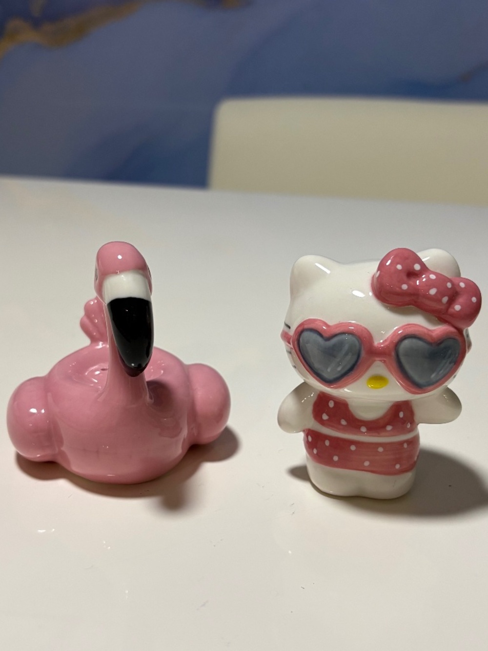 Hello kitty salt pepper shakers